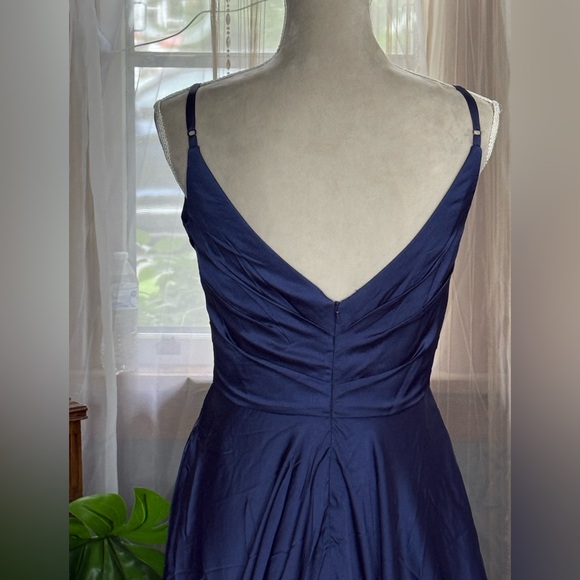 La Femme NWOT Deep V-Neck High Slit Simple Prom A-Line Gown in Navy - Picture 6 of 8